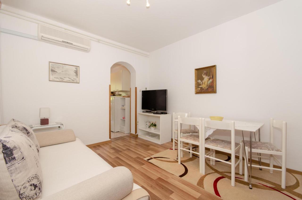 Apartments Bungavilia Ровінь Екстер'єр фото
